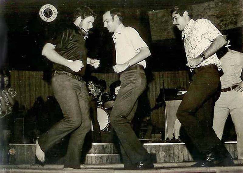 1972-11 Bill Tinikling in Olongapo PI